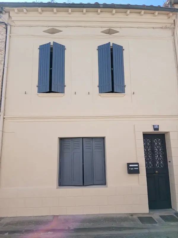 Maison avec façade rénovée et bardage bois